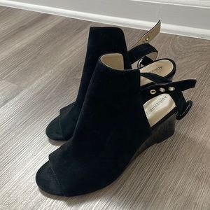 Adrienne Vittadini Black Suede Wedges in Size 7